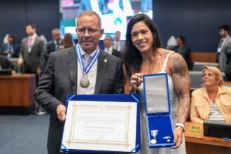 Medalha Tiradentes marca sessão histórica na Alerj