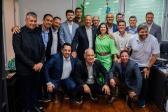 Presidente Guilherme Delaroli recebe na Alerj prefeitos e lideranças do Noroeste Fluminense