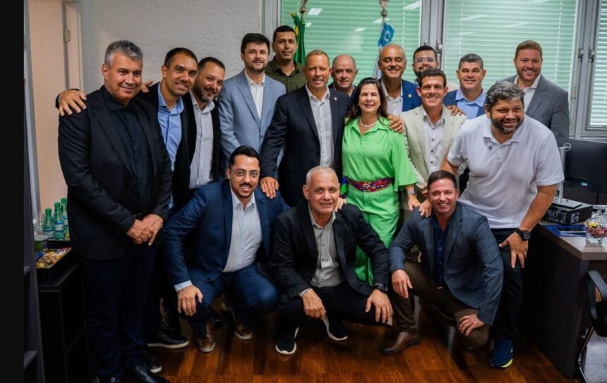 Presidente Guilherme Delaroli recebe na Alerj prefeitos e lideranças do Noroeste Fluminense