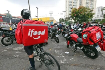 Castro sanciona lei que muda rotina dos entregadores no Rio