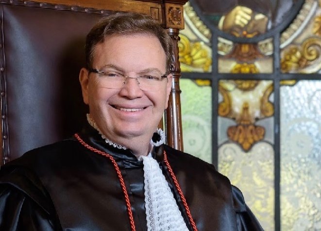 William Douglas celebra 5 anos como desembargador federal do TRF2 inspirado em Anthony Scalia e na Bíblia