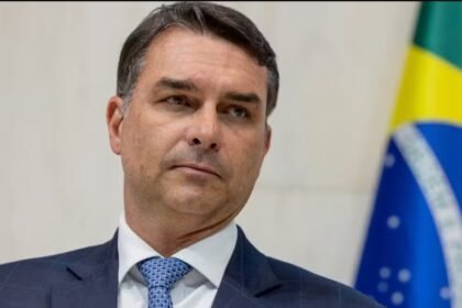 Flávio Bolsonaro já ouviu 14 economistas para resgatar país do buraco fiscal