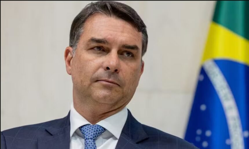 Flávio Bolsonaro já ouviu 14 economistas para resgatar país do buraco fiscal