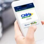 CNH pode ter restrição: motorista aprovado em carro automático não vai poder dirigir carro manual