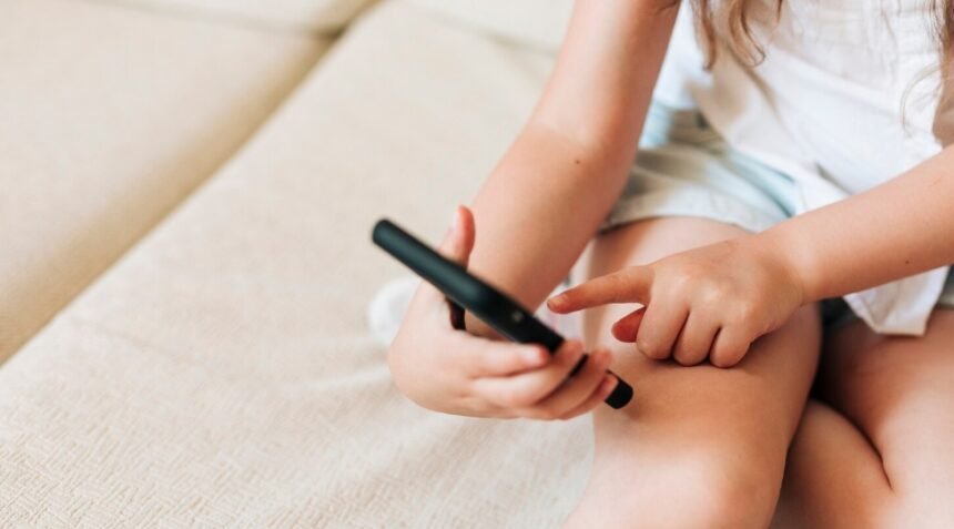 ECA Digital entra em vigor: crianças e adolescentes não poderão mais mentir idade na internet