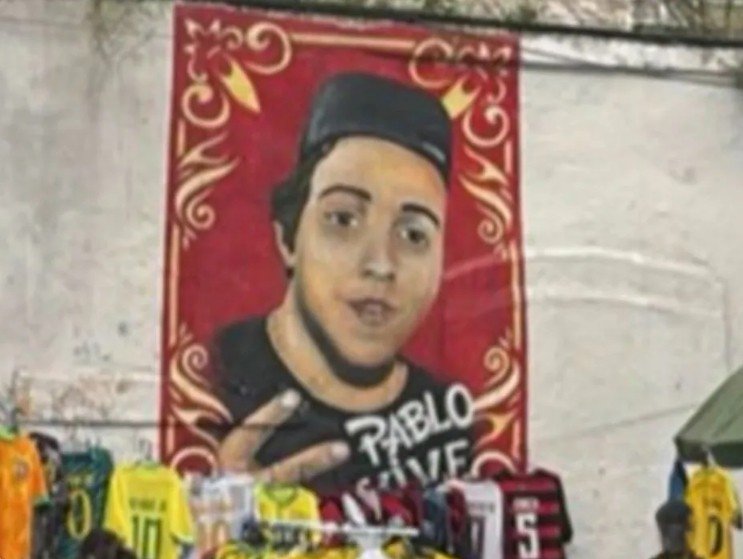'Aqui vagabundo não tem vez': Paes descobre mural do tráfico cinco anos depois