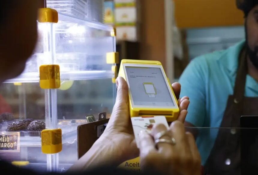 Castro sanciona lei que garante auxílio-alimentação para servidores durante férias e licenças