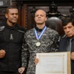 Alerj presta tributo histórico a policiais mortos em megaoperação e a sobreviventes por bravura