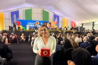 Araruama conquista Selo Ouro de Alfabetização em reconhecimento nacional