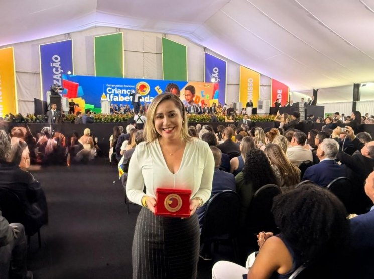 Araruama conquista Selo Ouro de Alfabetização em reconhecimento nacional