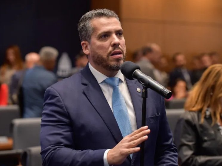 'Aborto não é método contraceptivo', dispara Rodrigo Amorim em sessão da Alerj