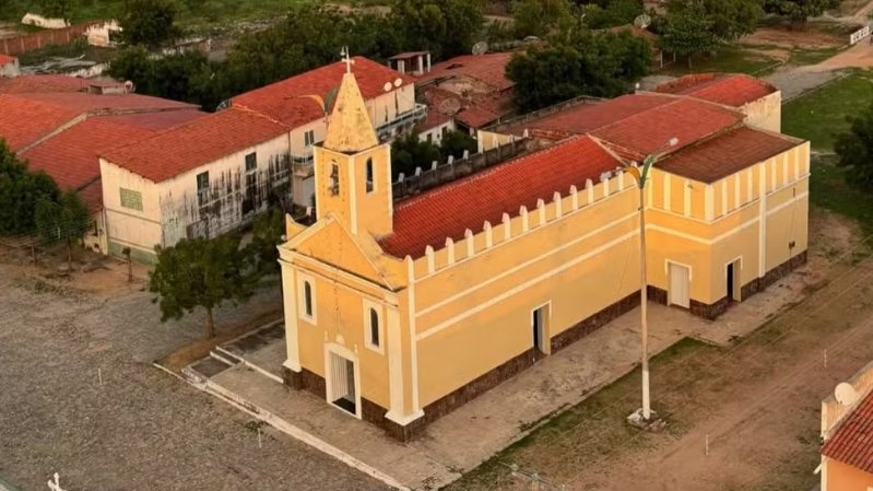 Polícia caça criminoso que transformou vilarejo no Ceará em cidade fantasma e buscou abrigo no Rio