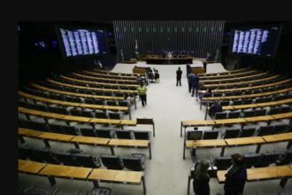 Congresso esvaziado: janela partidária e feriado travam votações