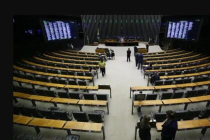 Congresso esvaziado: janela partidária e feriado travam votações