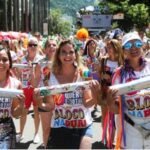 Carnaval do toma lá, paga cá: taxa da burocracia ameaça atravessar o samba dos blocos