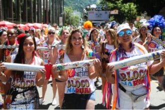 Carnaval do toma lá, paga cá: taxa da burocracia ameaça atravessar o samba dos blocos