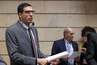 Aula na tribuna: Rogério Amorim enquadra esquerda e defende legalidade na eleição para presidente da Alerj