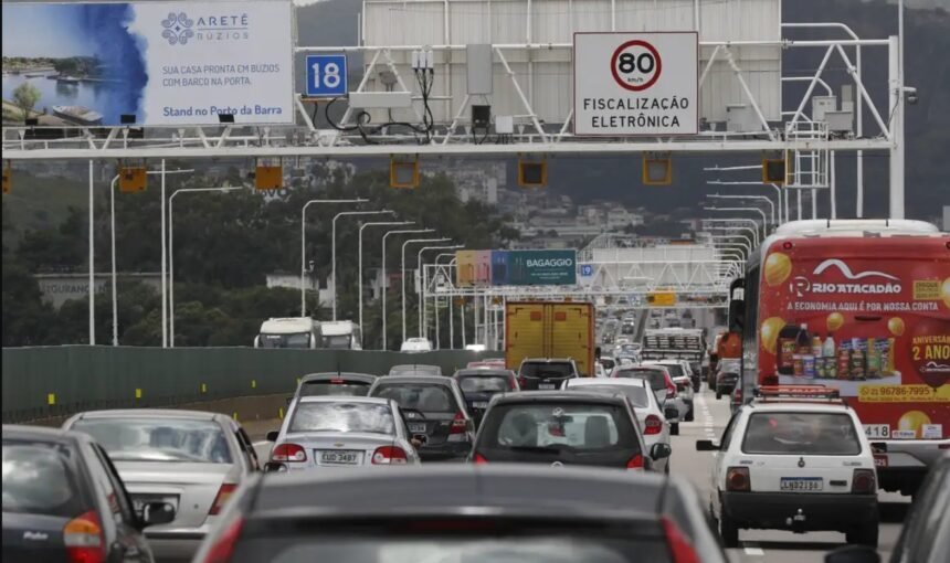 Estado do Rio amplia feriadão com ponto facultativo e prevê movimento intenso nas estradas