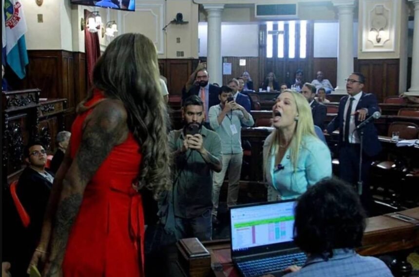 Título para Ludmilla gera barraco na Câmara de Niterói