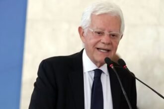 Memórias da redemocratização: livro de Moreira Franco revela os bastidores da política nacional