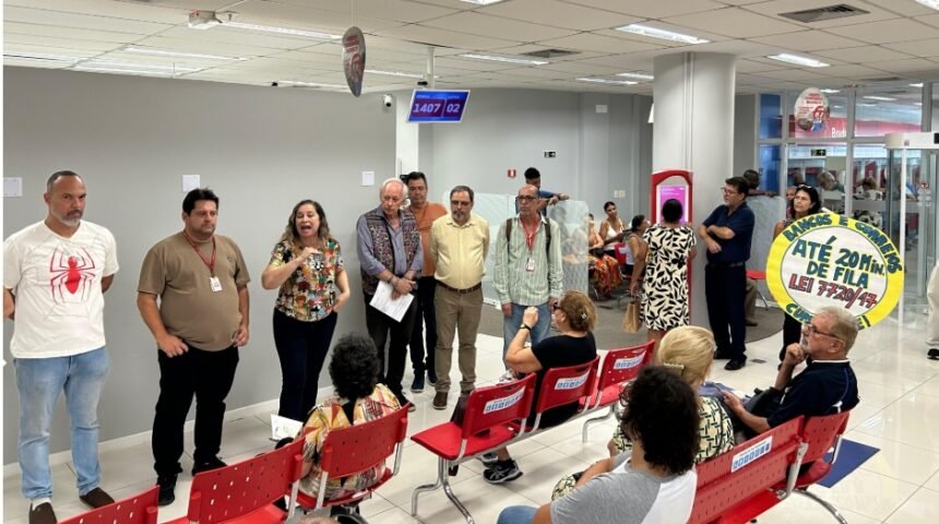 Paciência à prova: fiscalização da Alerj flagra filas de até 1h30 em agências bancárias