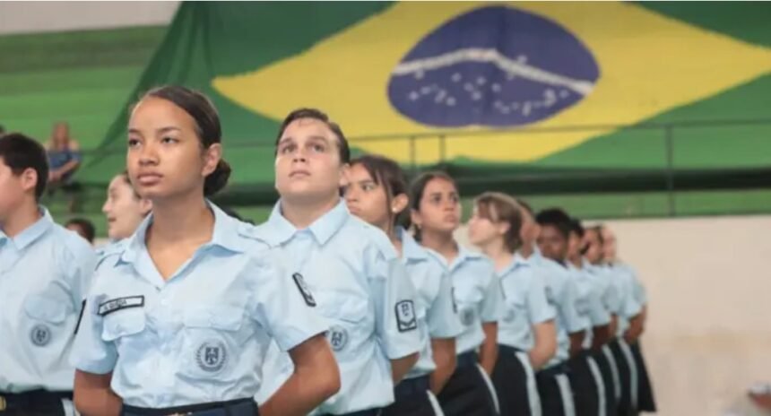 Pazuello quer resgatar modelo de sucesso das escolas cívico-militares abandonado por Lula