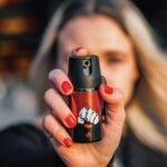 Violência contra mulheres: monitoramento eletrônico e spray de defesa pessoal dominam a pauta da Câmara Federal