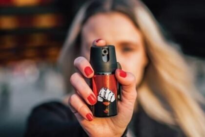 Violência contra mulheres: monitoramento eletrônico e spray de defesa pessoal dominam a pauta da Câmara Federal