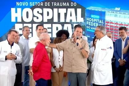 O presidente Lula (PT) e o prefeito Eduardo Paes (PSD), durante inauguração do setor de trauma do Hospital Federal do Andaraí