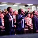 O secretário estadual de Cidades, Douglas Ruas, e o governador do Rio, Cláudio Castro (PL), ao lado do pastor Silas Malafaia