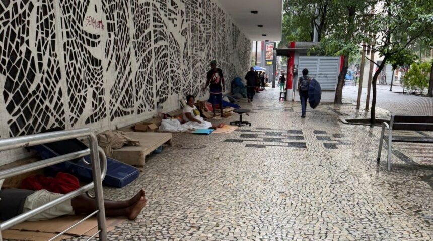 População em situação de rua explode na cidade do Rio e escancara falta de políticas do governo Paes
