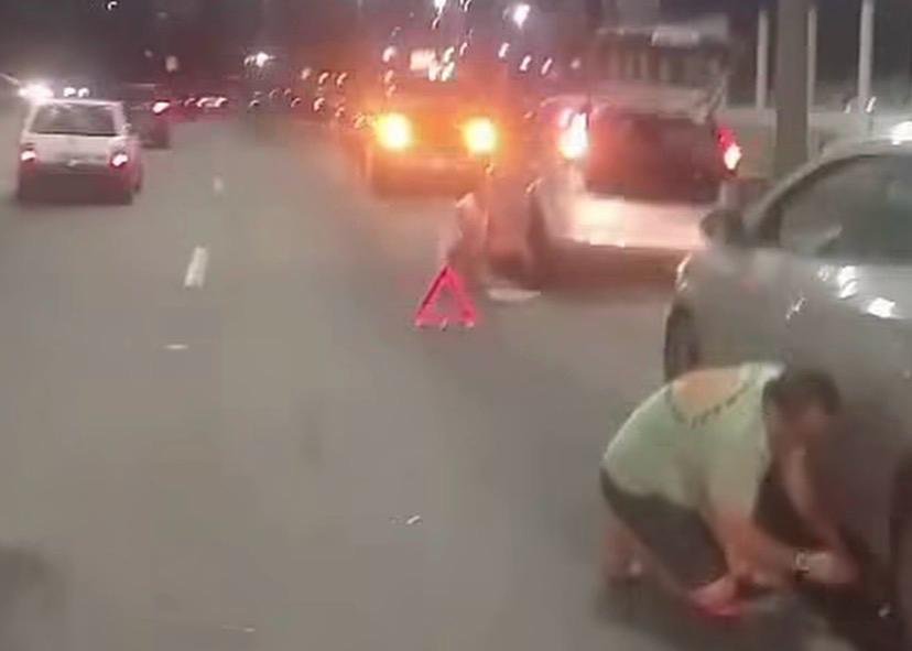 Fila de carros quebrados: buraco na Av. Brasil revela falhas no monitoramento da prefeitura