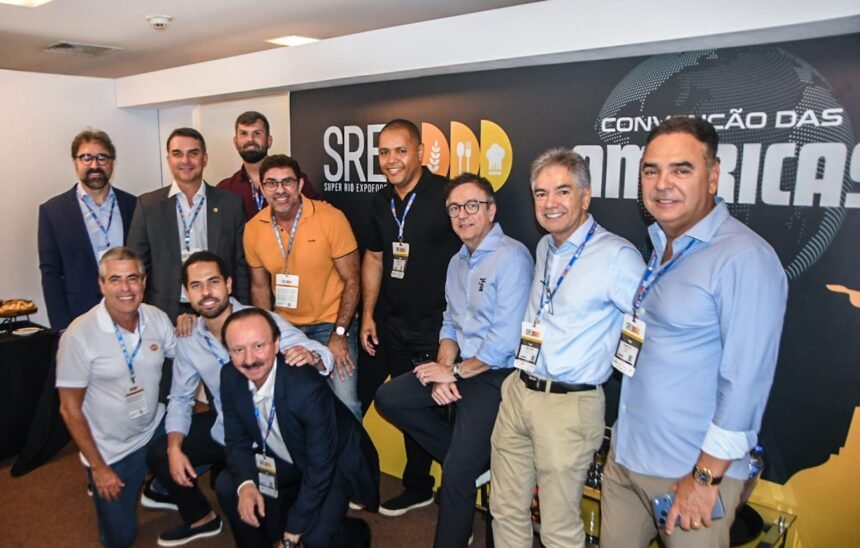 Flávio Bolsonaro destaca importância do setor de supermercados em evento no Rio