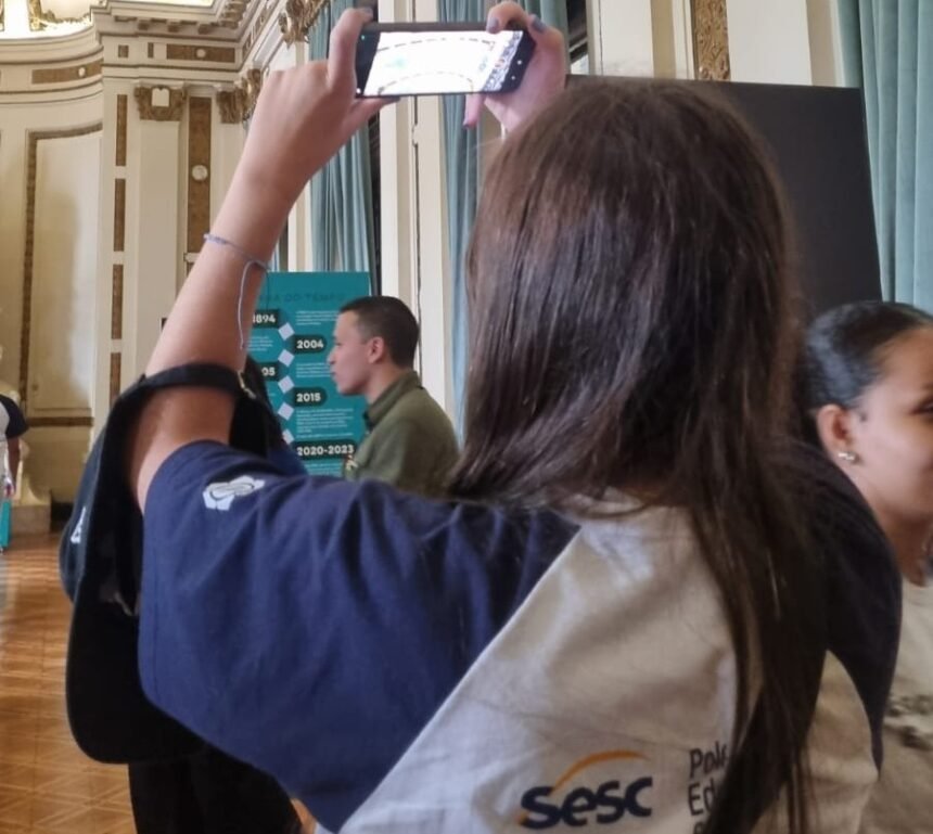 Estudantes assumem papel de deputados e voltam ao Palácio Tiradentes