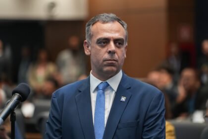 De volta à Alerj, Anderson Moraes endurece discurso contra abusadores e defende castração química