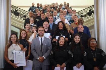 Força e Honra: vereador homenageia agentes de segurança pública