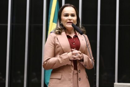Daniela do Waguinho comemora aprovação de projeto contra violência doméstica