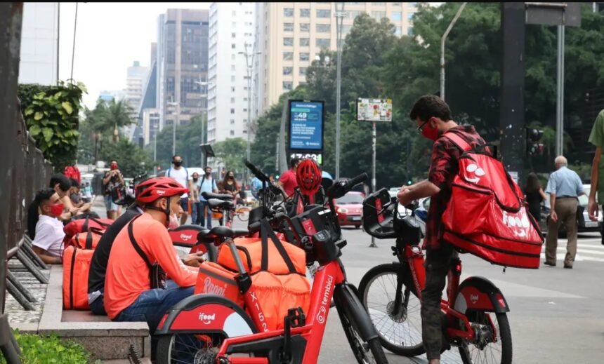 Trabalhadores por app não querem governo ditando regras — e consumidores rejeitam aumento de preço