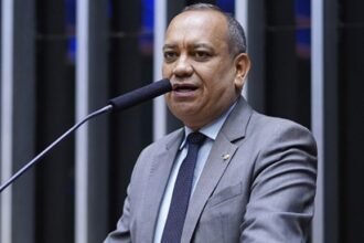 Max Lemos deixa PDT e se filia ao União Brasil às vésperas do prazo final