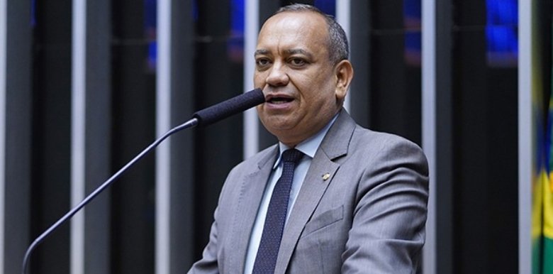 Max Lemos deixa PDT e se filia ao União Brasil às vésperas do prazo final