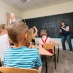 Santa Catarina aprova lei que dá poder aos pais sobre aulas de gênero nas escolas