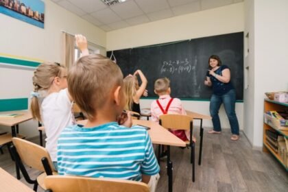 Santa Catarina aprova lei que dá poder aos pais sobre aulas de gênero nas escolas