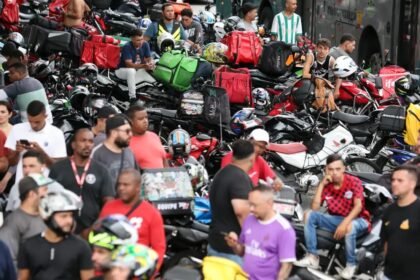 Governo recua e retira projeto de regulamentação dos aplicativos da pauta