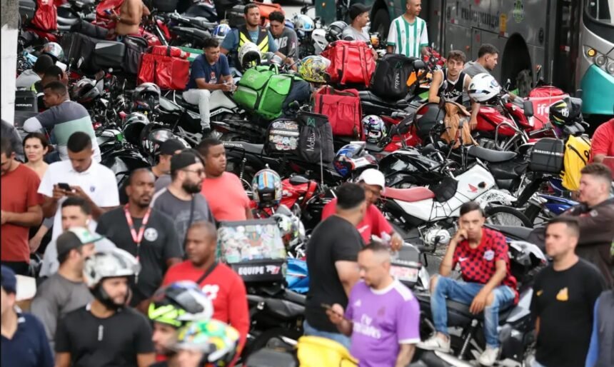 Governo recua e retira projeto de regulamentação dos aplicativos da pauta