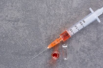 Prefeitura manda reutilizar seringa enquanto banca show de R$ 15 milhões no Rio, dispara Poubel