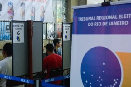 TRE-RJ atende eleitores nesta quarta (22) antes do prazo final de 6 de maio