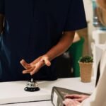 Check-in digital vira obrigatório em hotéis e amplia monitoramento de viajantes no Brasil