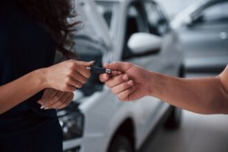 Senado avalia projeto que pode livrar comprador de veículo de multas do antigo dono