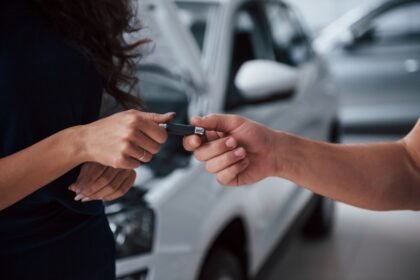 Senado avalia projeto que pode livrar comprador de veículo de multas do antigo dono