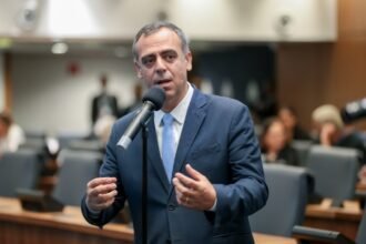 Pedágio trava motos na Transolímpica e deputado cobra papa-fila e até isenção de tarifa